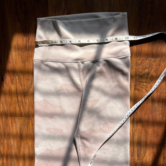 Aerie Offline Women’s Leggings Size XS Camouflage Print in Pink - Picture 7 of 8
